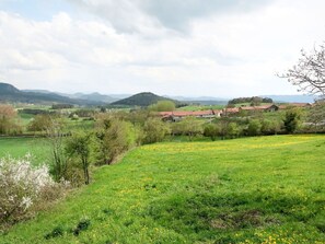 Wolke, Himmel, Pflanze, Pflanzengemeinschaft, Baum, Natürliche Landschaft, Grundstueck, Vegetation, Gras, Hochland