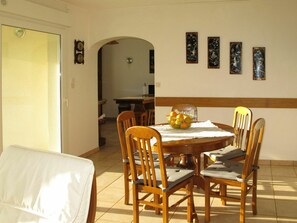 Meubles, Table, Propriété, Chaise, Bois, Design Intérieur, Sol, Table Cuisine Et Salle A Manger, Dur, Salon