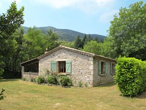 Plante, Ciel, Nuage, Bâtiment, Fenêtre, Montagne, Arbre, Paysage Naturel, Maison, Lot Terre