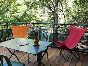 Table, Meubles, Propriété, Plante, Chaise, Pot De Fleur, La Nature, Vert, Tableau De Plein Air, Mobilier De Jardin