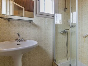 Miroir, Robinet, Luminaire Plomberie, Évier, Fenêtre, Lavabo, Douche, Salle De Bains, Design Intérieur