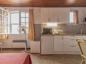 Cabinetry, Meubles, Propriété, Comptoir, Fenêtre, Bâtiment, Bois, Cuisinière, Appareil De Cuisine, Cuisine