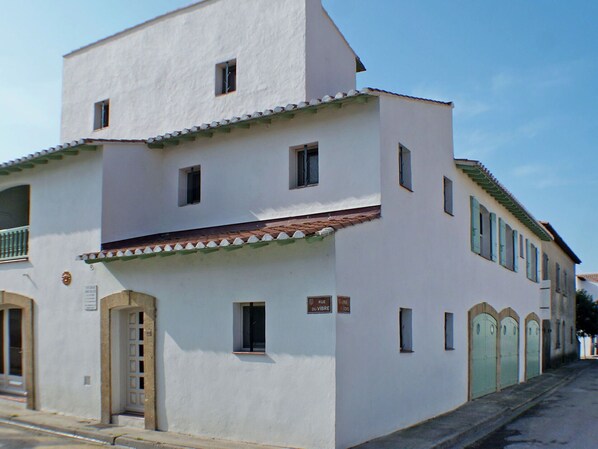 Himmel, Gebäude, Fenster, Eigentum, Tür, Haus, Pflanze, Fassade, Dach