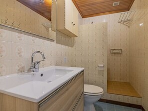Brown, Tap, Plumbing Fixture, Sink, Bathroom Sink, Property, Mirror, Furniture, Bathroom Cabinet, Bathroom