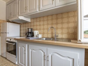 Cabinetry, Countertop, Spüle, Zapfhahn, Armatur, Küchengerät, Küche, Herd, Sinken, Holz