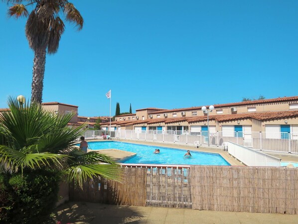 Water, Sky, Plant, Building, Swimming Pool, Azure, Tree, Body Of Water, Arecales, Leisure