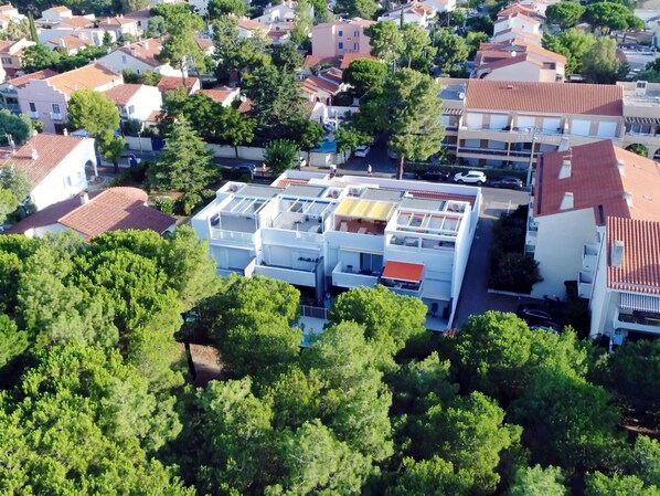 Building, Property, Tree, House, Urban Design, Neighbourhood, Biome, Residential Area, Landscape, Window