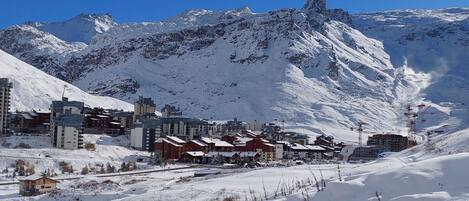 Sky, Snow, Mountain, Plant, Slope, Natural Landscape, Landscape, Glacial Landform, Freezing, Mountainous Landforms