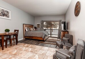 Vacation Rentals in Park City at Prospector Lodge 814: Studio condo with Queen bed