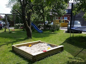 Sandkasten im Garten