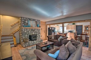 Living Room | Wood-Burning Stove | Open Floor Plan | Free WiFi | Board Games