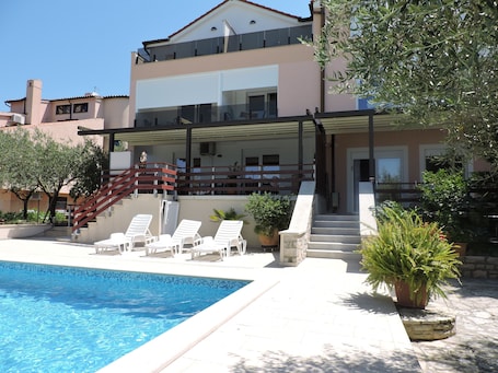 Villa mit Sicht auf s Meer / Pool und Iseln Brioni