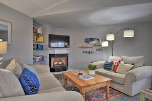 Living Room | Smart TV | Free WiFi