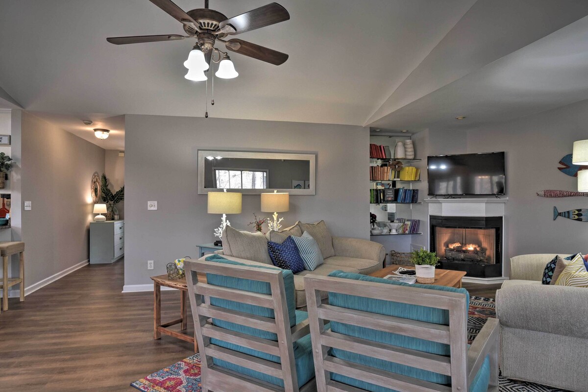 Large Lavonia Home w/ Party Dock on Lake Hartwell!