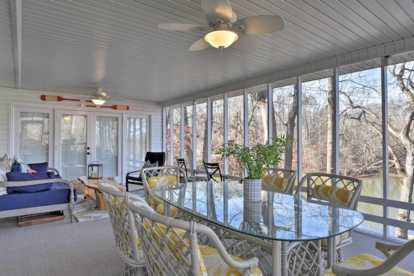 Lavonia Vacation Rental | 5BR | 4BA | 3,500 Sq Ft | Step-Free Access