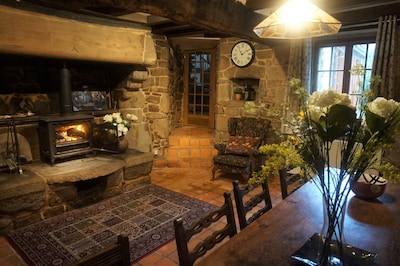 HISTORIC 4 BEDROOM FARMHOUSE, HEATED POOL LOG STOVES SUITABLE CHILDREN OVER 7