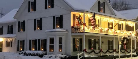 The Northeast House is decorated for the holiday season! ❄️🎄🎁 🎉