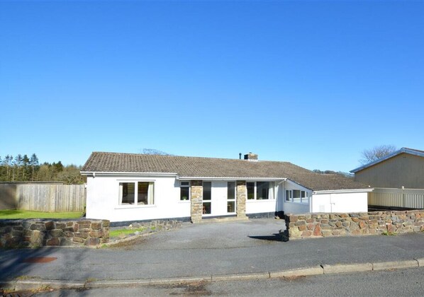 Detached cottage