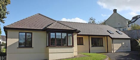 large detached bungalow sleeping 11 saundersfoot