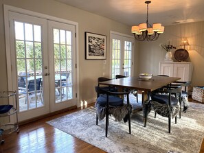 Dining Room - Expandable table seats up to 8