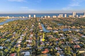 Located close to Hollywood Beach