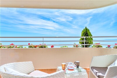 Beachfront Penthouse Marbella Center / Frontline Penthouse in Playa Marbella