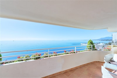 Beachfront Penthouse Marbella Center / Frontline Penthouse in Playa Marbella