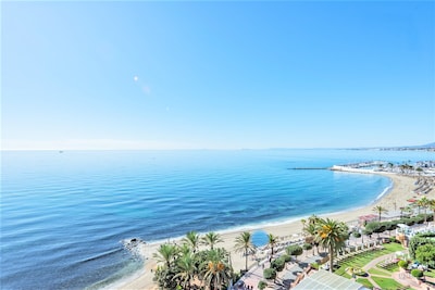 Beachfront Penthouse Marbella Center / Frontline Penthouse in Playa Marbella