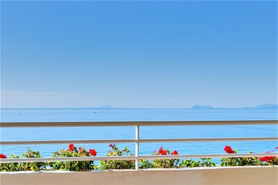 Beachfront Penthouse Marbella Center / Frontline Penthouse in Playa Marbella