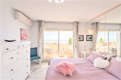 Beachfront Penthouse Marbella Center / Frontline Penthouse in Playa Marbella