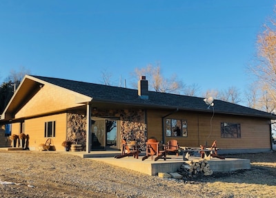 Ranch Getaway, river hills, sleeps 20