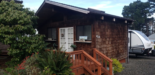 Adorable Studio Cottage