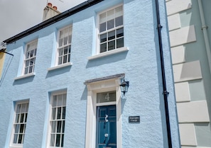 Shipwrights in Tenby near to the sea