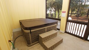 Indoor spa tub