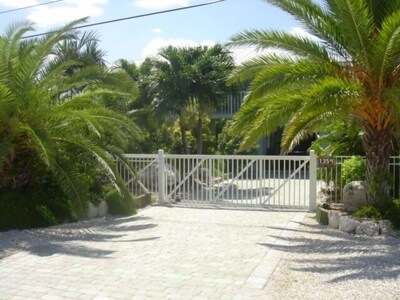 SUMMERLAND KEY House