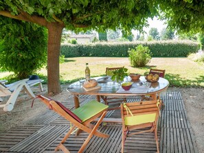Plante, Table, Meubles, Chaise, Mobilier De Jardin, Arbre, Tableau De Plein Air, Bois, Ombre, Pot De Fleur