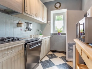 Cabinetry, Countertop, Furniture, Property, Kitchen, Wood, Window, Interior Design, Kitchen Stove, Architecture