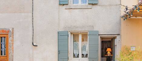 Plant, Window, Building, Azure, Wood, Door, Yellow, Wall, Material Property