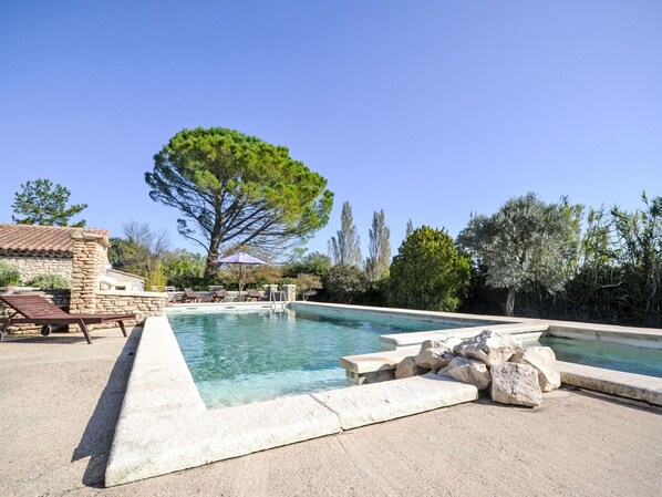 L'Eau, Ciel, Plante, Propriété, Piscine, Arbre, Mobilier De Jardin, Ombre, Rectangle, Herbe
