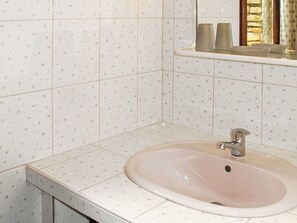 Robinet, Luminaire Plomberie, Évier, Miroir, Lavabo, Propriété, Salle De Bains, Bois, Design Intérieur