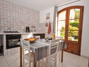 Propriété, Meubles, Table, Fenêtre, Bois, Design Intérieur, Sol, Sol, Mur, Cuisine