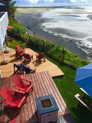 Lower deck right on water
