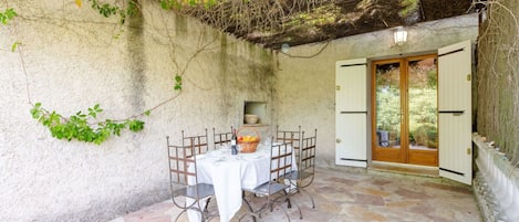 Plante, Meubles, Bâtiment, Table, Chaise, Porte, Fenêtre, Architecture, Sol, Pot De Fleur