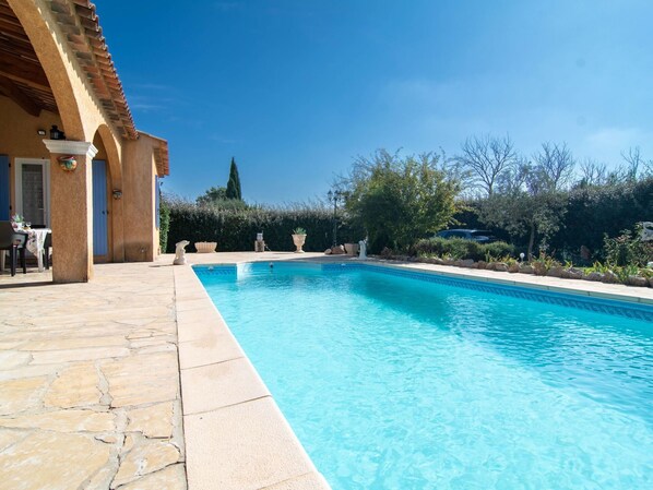 Water, Sky, Swimming Pool, Plant, Azure, Tree, Building, Rectangle, Leisure, Real Estate