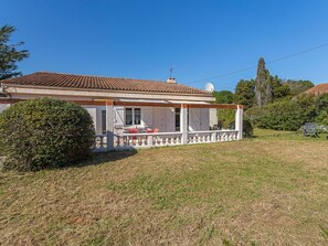 House, Home, Roof, Residential Area, Shrub, Cottage, Estate, Farmhouse, Door, Porch