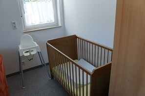 Fewo Nr. 1 - Franziskusstraße 23 - 2 Schlafzimmer/1 Wohnzimmer-Schlafzimmer 1 Bild 2