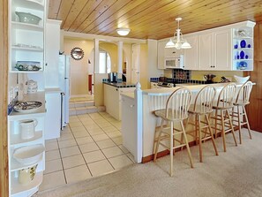 Kitchen with Breakfast Bar