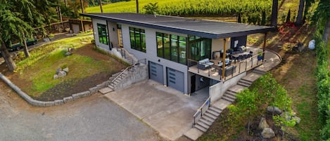 Large windows with lots of light and great greenery and views.  -Charlie