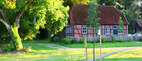 Das Hauslehrerhaus im Sommer 2020