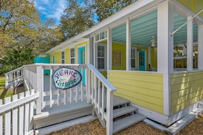 Welcome to "Little Pearl" a charming cottage located in the heart of Grayton Beach!